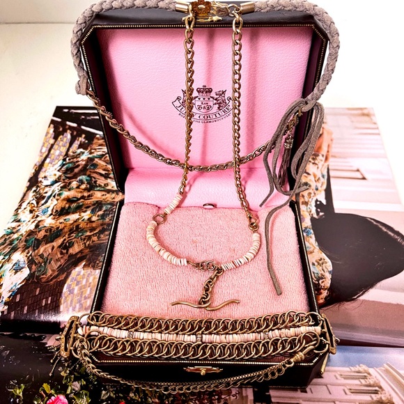 Juicy Couture Gold & shell Jewelry Set, Necklace & Bracelet - Picture 2 of 7